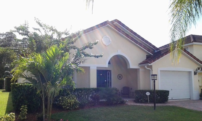 Lake Wilson Preserve Villa | No Rear Neighbours/Close to Disney/South West Facing Pool & Spa