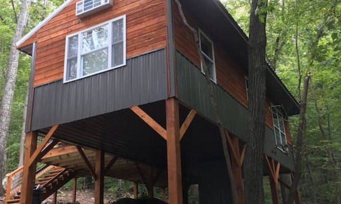 Guild Cabin | NO SUNDAY CHECKINS wolfpack- hot tub- treehouse