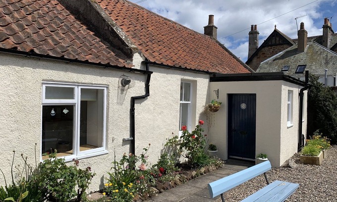 Anstruther Cottage | No50 - one bedroom cottage, south facing courtyard in Crail.