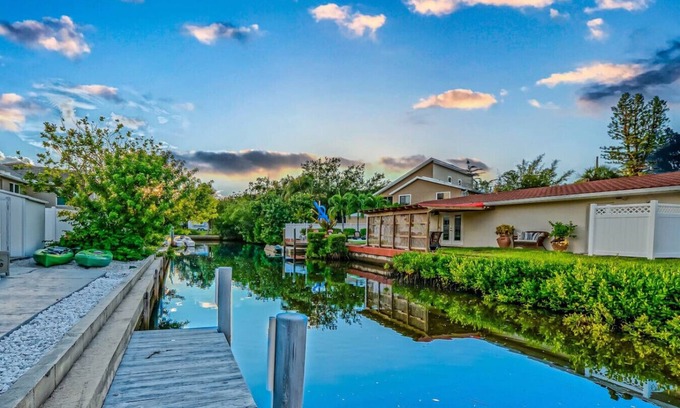 Laurel Apartment | Nokomis Waterfront Unit Walk to the Beach & Dining