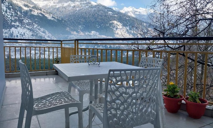 Manali Bed & Breakfast | Nomad Bed & Breakfast