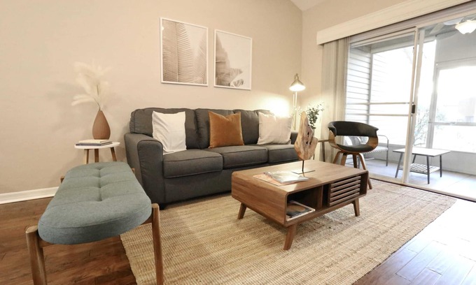 Gainesville Apartment | Nomad Retreat 🧿 King Bed Boutique Condo w Garage