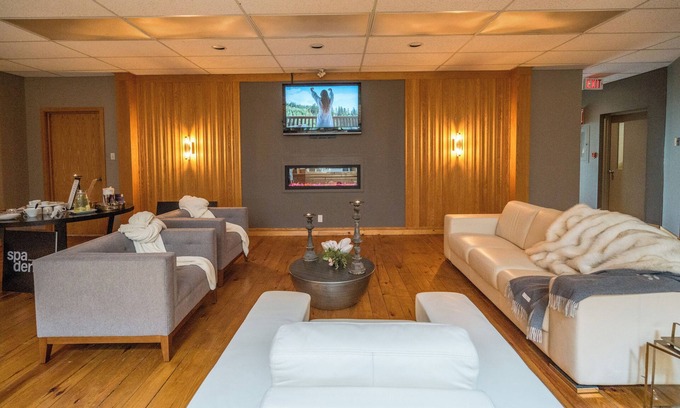 Harcourt Resort | Nomi - 302 and 315 King Room