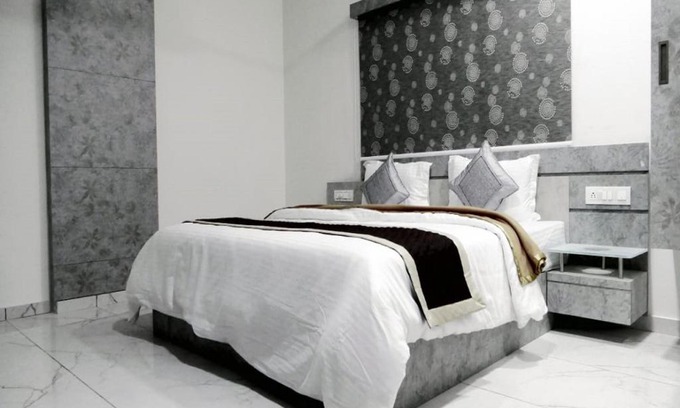 Halol Hotel | NON AC Richa Hotel Palace Vadodara
