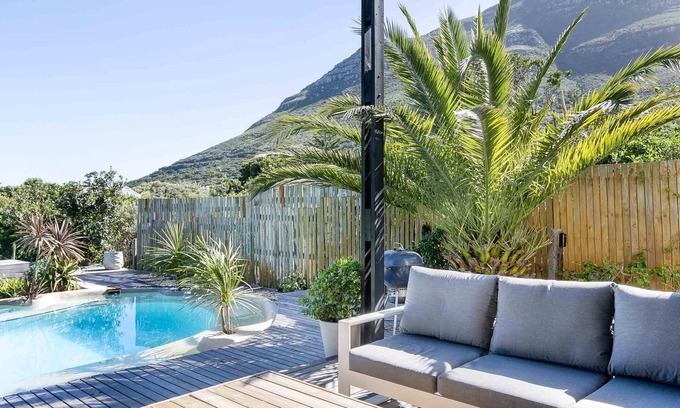 Noordhoek Villa | Noordhoek Beach Villa - solar backup power