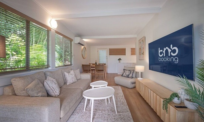 Noosa Heads Apartment | Noosa Hideaway 2BR – Little Cove, 200m to beach
