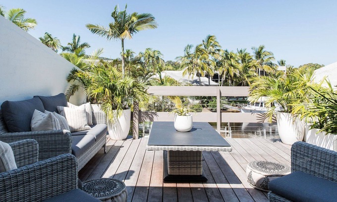 Noosa Heads Villa | Noosa Terrace 7 - beach, river, pool, cafes & restaurants - location and style.