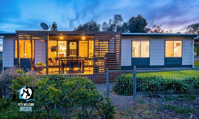 Port Elliot House | Nordic Retro Beachouse at Port Elliot