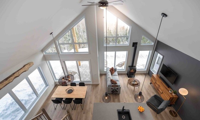 Les Eboulements Ski Chalet | Nordik Emma 157: Riverfront Bliss & Spa Sanctuary