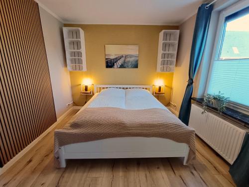 Otterndorf House | Nordseezimmer Koje - WLAN, Parkplatz, eigenes Bad, Fahrradschuppen, Rollladen