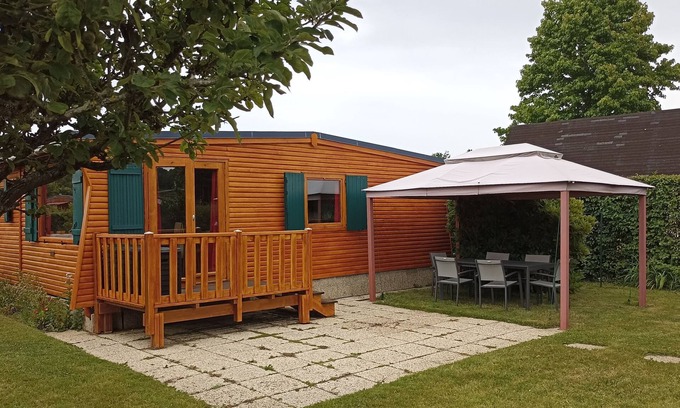 Villers-sur-Mer Ski Chalet | Normandy Near Deauville, 6-person apartment. private garden. swimming pool. Sea