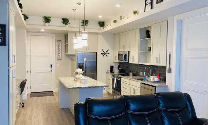North Arlington Condo | North Arlington Luxury Sanitized 1 Bedroom Condo/Min From DFW/ATT Stadium