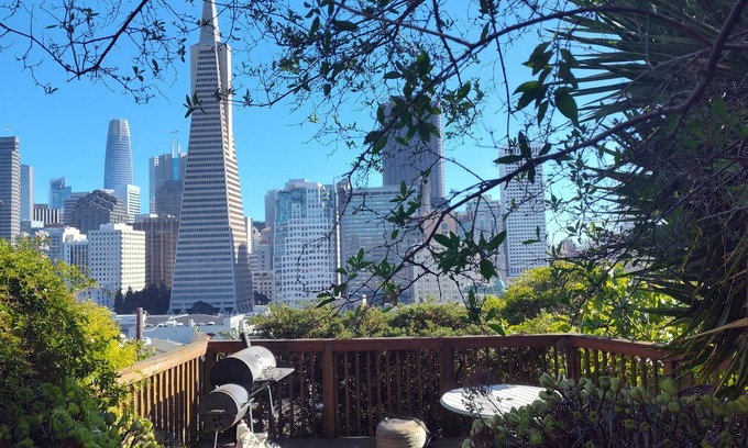Telegraph Hill Apartment | North Beach-Telegraph Hill apartment with view, private garden and deck!
