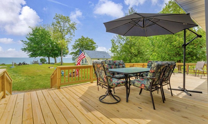 Lexington Cabin | North Bound 25 - Family Compound With 5 Cottages!