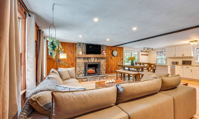 Birch Hill House | North Conway Retreat Near Saco River w/Fire Pit