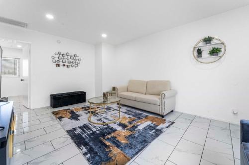 Burbank Apartment | North Hollywood - Near Burbank Airport & Universal