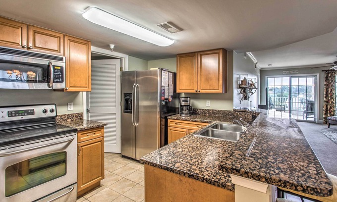 Windy Hill Condo | North Myrtle Beach Condo w/ Views: Walk to Beach!