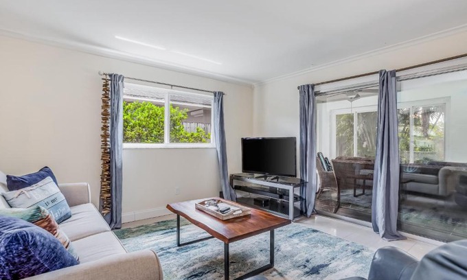 Naples Park House | North Naples Sea Breeze Relaxation