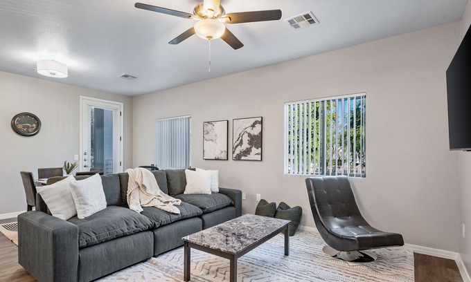 Deer Valley Apartment | North Phoenix - 2 Bedroom 2 Bath w/Pool and Gym