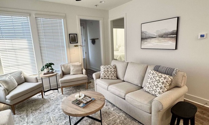Auburn - Opelika House | North Plains 6- Minutes from Toomers and 280, 2 king bed end unit