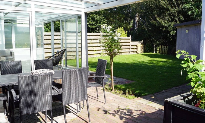 Wangerland House | North Sea coast, charming house with fireplace, winter garden, beach chair, new: sauna