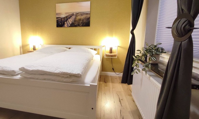 Otterndorf Apartment | North Sea room - WLAN, parking lot, private bathroom, bicycle shed, electr. Roller shutter