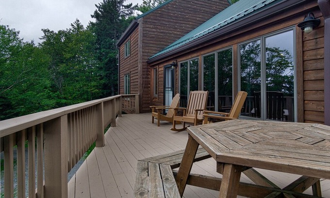 Snowshoe House | North Westridge 114 6 BEDROOM HOME Steps To Cupp Run Sleeeps 17