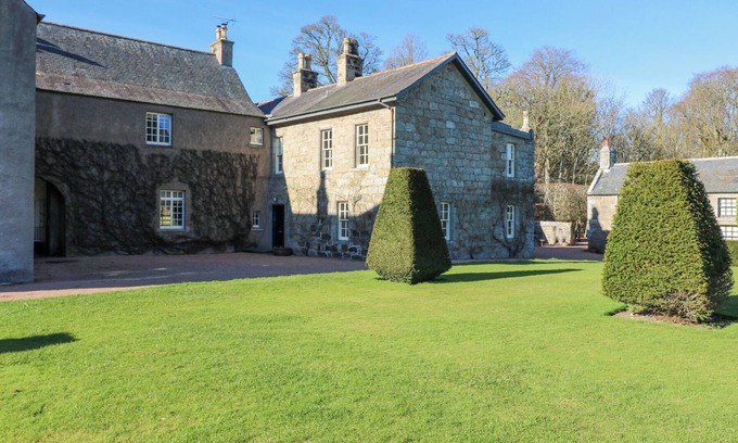 Ellon Cottage | NORTH WING - PITMEDDEN GARDENS, family friendly in Pitmedden