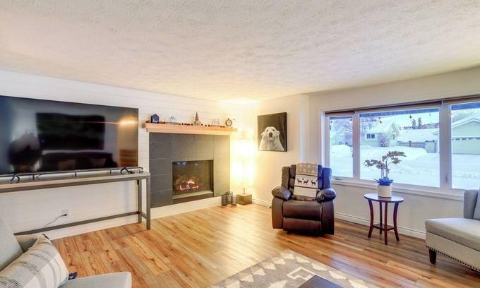 Fairbanks House | 'Northern Bliss' House w/Mountain Views!