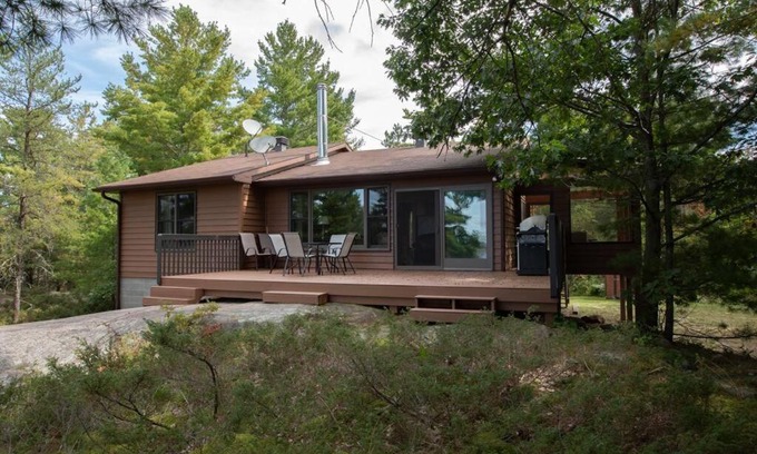 Nipissing House | Northern Hideaway - 3 bedroom 4 season Home