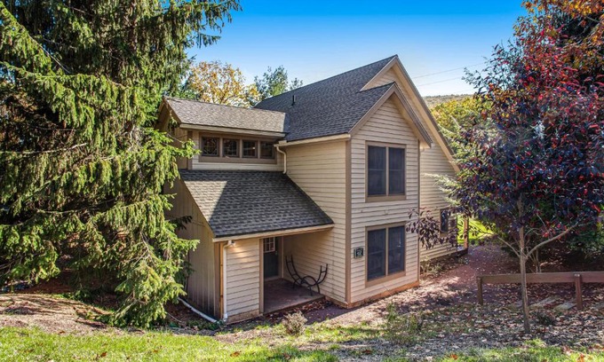 Tannersville House | Northridge 412