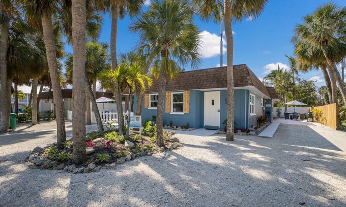 Anna Maria Villa | Northshore Beach House near Pine Ave, north end of Anna Maria Island