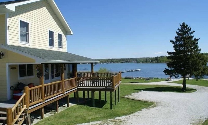 Cedarville House | 'Northside' Cottage w screened in porch