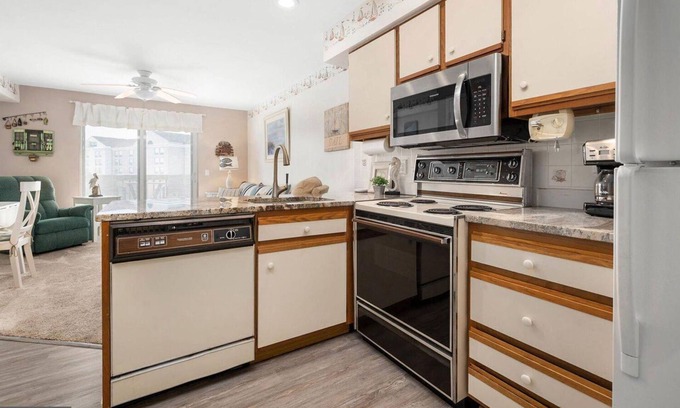 North Ocean City Condo | Northside Park condo w/Pool and Beach Supplies