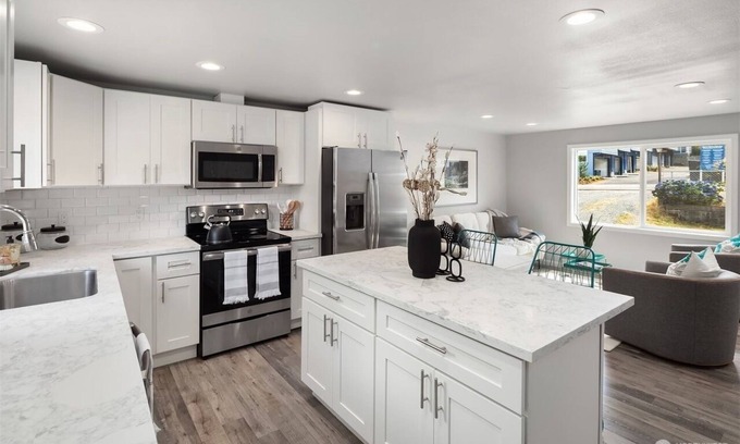 Seattle House | Northside Seattle 4 bedrooms Comfort House-Easy Access I-5, Light Rail Station