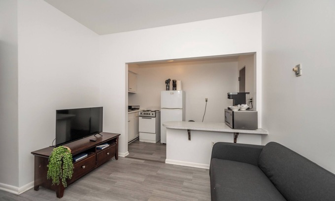 Northside Apartment | Northside Suite 2 – A Cozy Escape for 2! 10 Min to Downtown, Highly Walkable