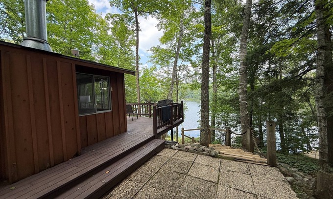 Gleason Cabin | Northwoods Cabin Escape – Scenic Harrison Hills Views & Lakeside Firepit