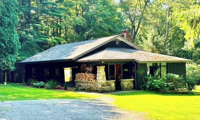 Sigel Cottage | Northwoods Ln Cottage in Clear Creek