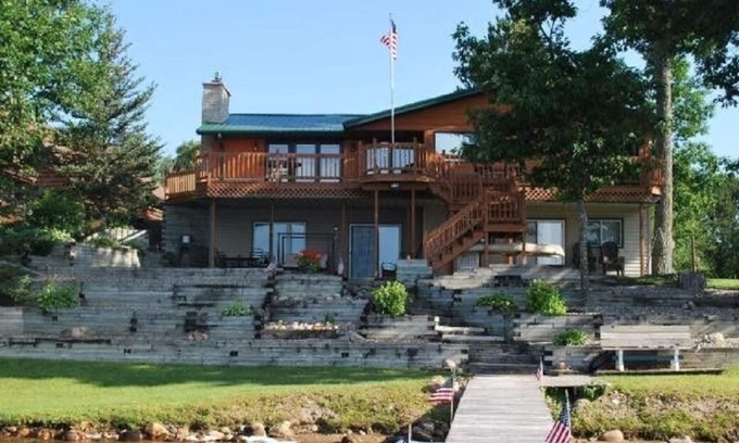 Crandon House | Northwoods Perfection on Beautiful Lake Metonga