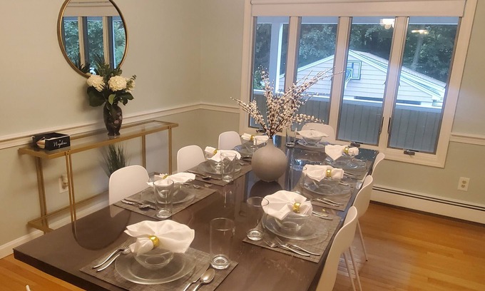 Norwood House | Norwood Luxe Suite- Pet friendly & Commuter friendly