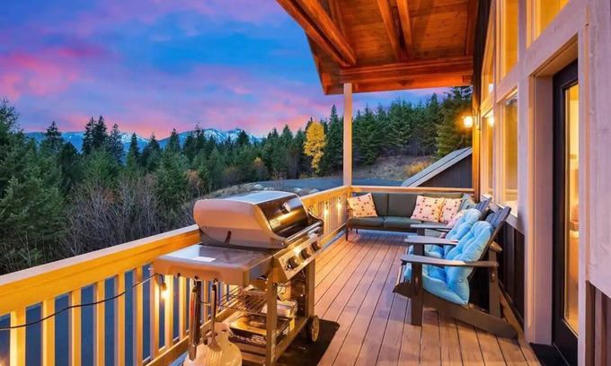 Ronald Cabin | Nostalgic Pines Cabin | Hot Tub | Game Room