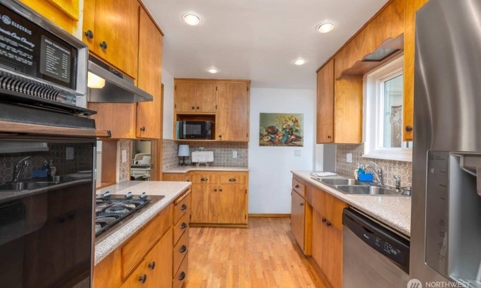 Covington House | Nostalgic Retro Seattle Lake House with King Suite; private dock & lake access