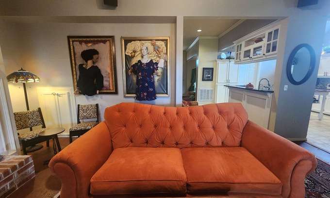 Oklahoma City House | Nostalgic Y2K themed rental π‘ 5 bed π 2 full bath π large seating areas π