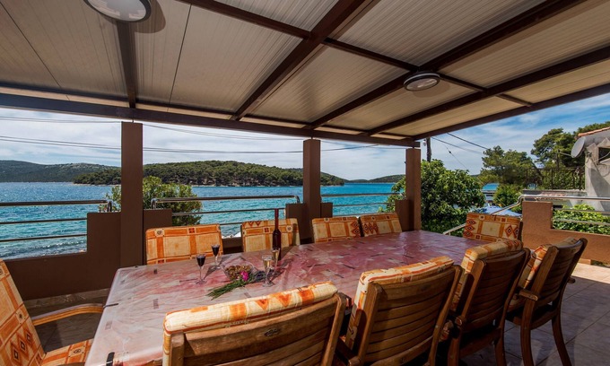 Molat House | NOSTALGIJA three bedroom holiday home with sea view terrace