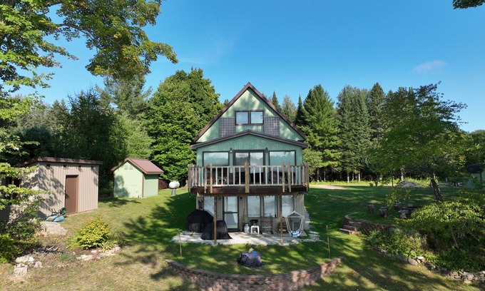 Munising House | Not an Apartment. Whole House. Completely off-grid and just outside of town.