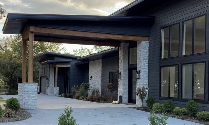 Elizabeth Cabin | NOTHING FINER, Luxury, pool, golf, animals, ten mile views near galena territory
