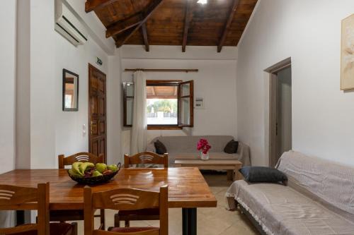 Karpenisi Apartment | Notio Holiday Home in Laganas