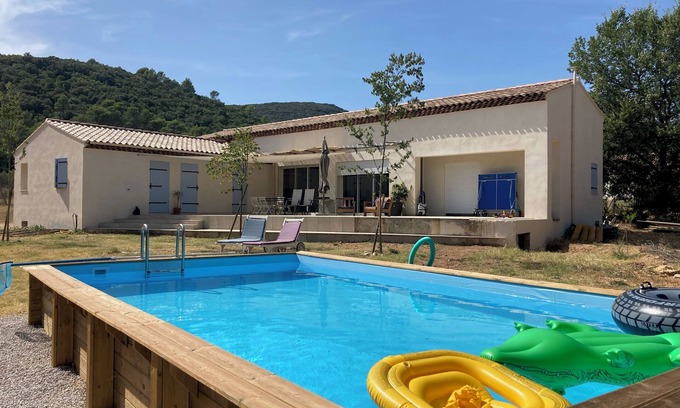 Meounes-les-Montrieux House | Notre Maison Familiale Avec Jeux Pour Enfants, Piscine, Ping Pong et Barbecue!