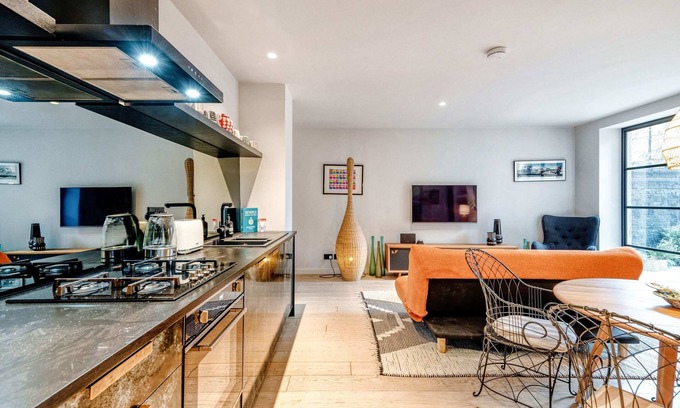 Colville Apartment | Notting Hill 2 Bed with Sauna - by Out of Office Lifestyle