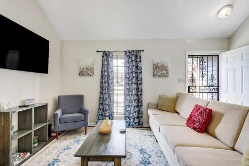 Savannah House | Nottingham Cottage on Robinhood